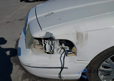 2004 Ford Crown Victoria Lx z USA, uszkodzony, nr VIN 2FAFP74W14X149804